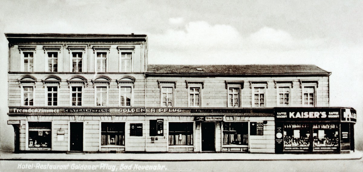 Frühere Häuserzeile mit dem späteren Apothekengebäude